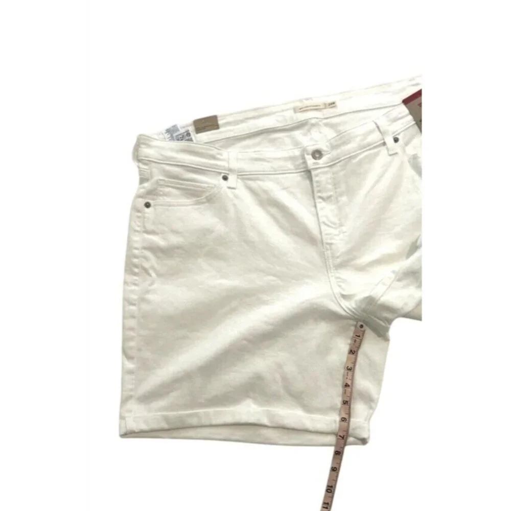 Levi's Jeans Shorts Women's Size 24W White Denim Mid-Rise Shorts With Rolled Hem